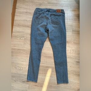 Levis 711 Skinny Jeans